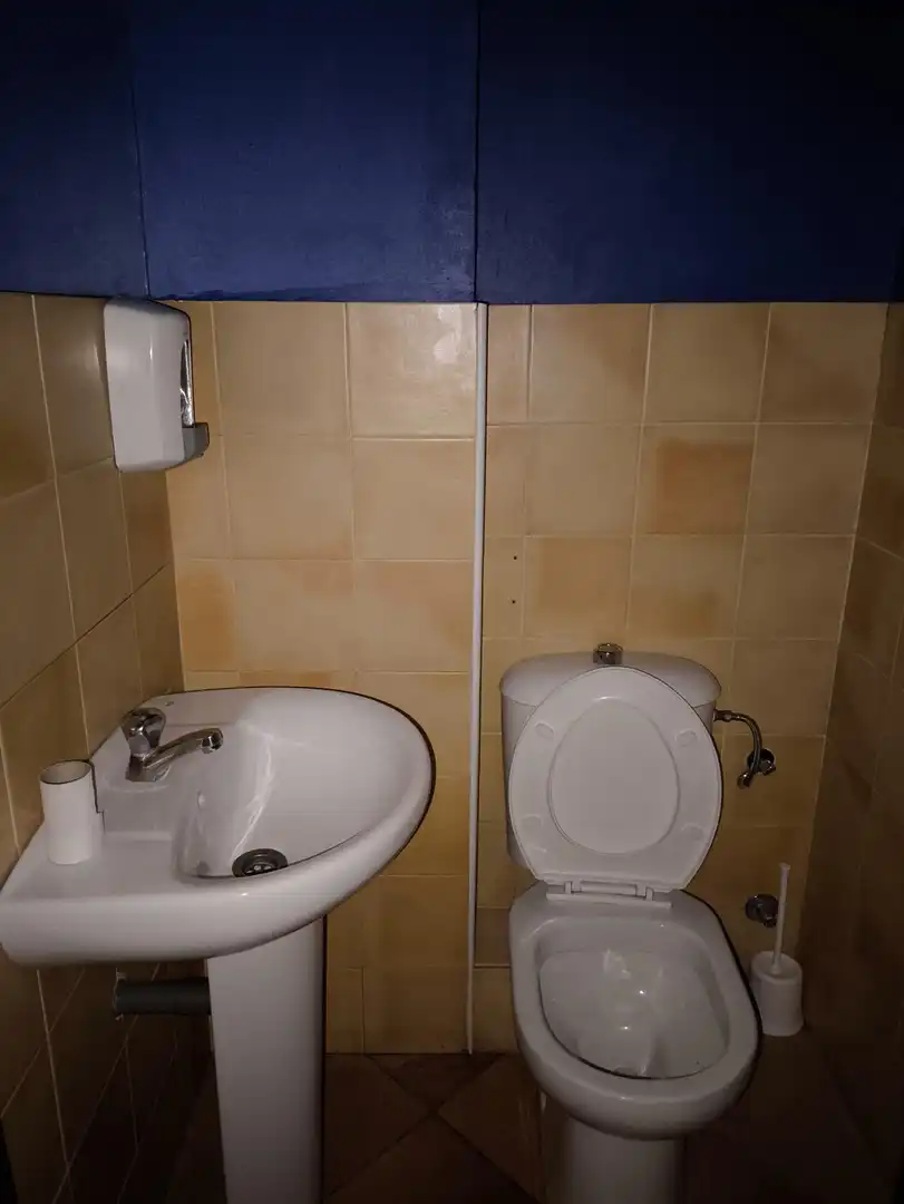 Baño de Local de alquiler en Cádiz con Aire acondicionado y Terraza