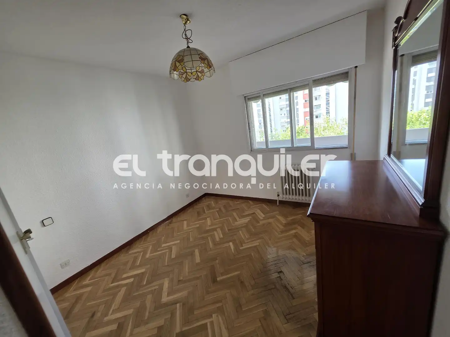 Bedroom of Flat for rent in Madrid  with Parquet flooring, Terrace and Furnished