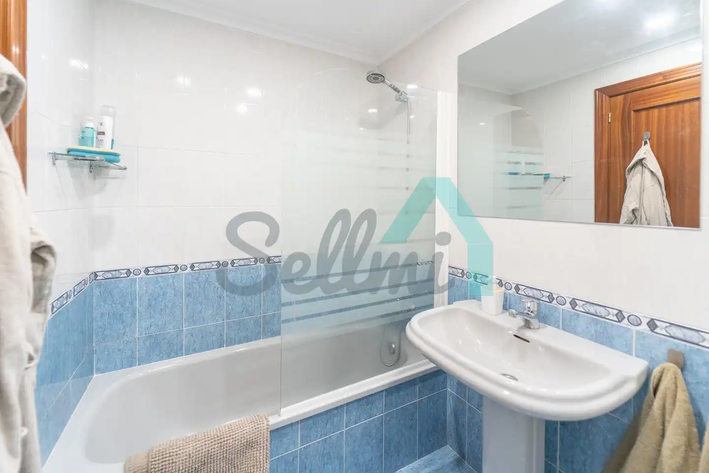 Badezimmer von Wohnung zur Miete in Llanera mit Heizung, Parkett und Möbliert
