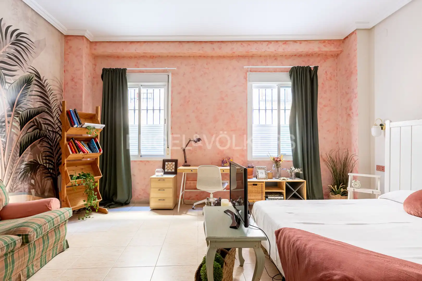 Study for rent in Santa Catalina