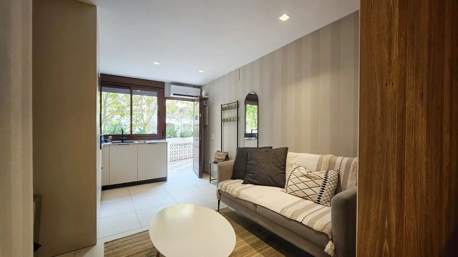 Living room of Study for sale in Marbella  with Air Conditioner, Furnished and Balcony