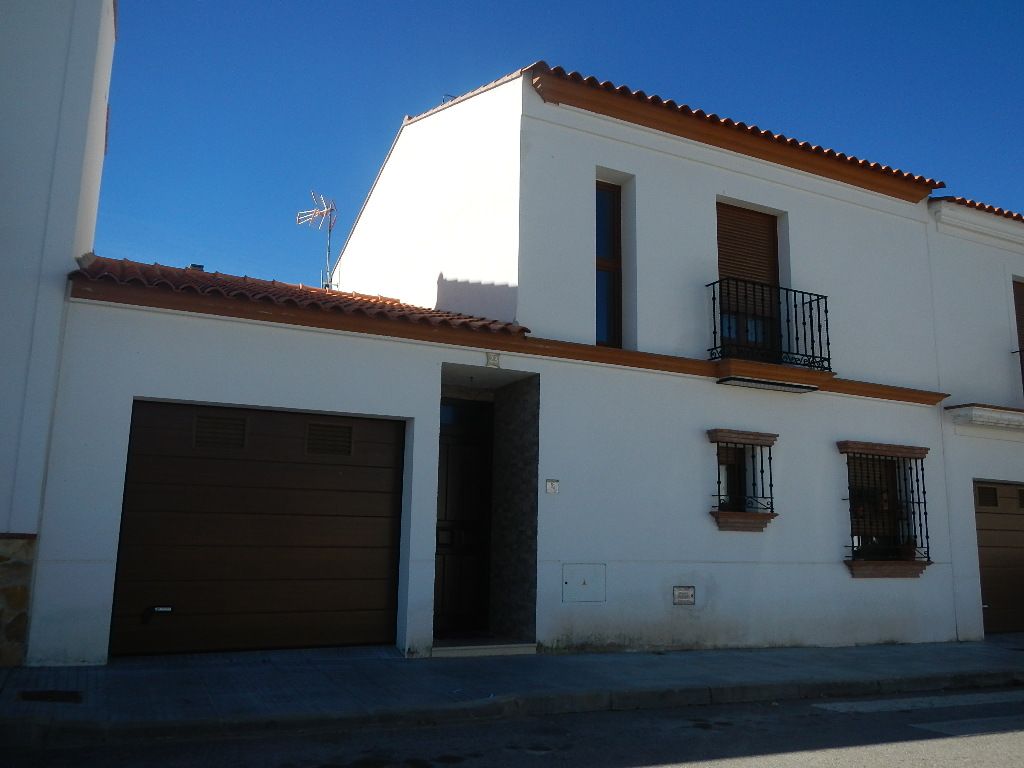 Exterior view of Single-family semi-detached for sale in Llerena