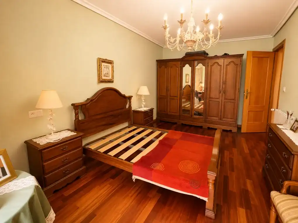 Habitación de Apartamento en venta en Cabrales con Calefacción y Amueblado