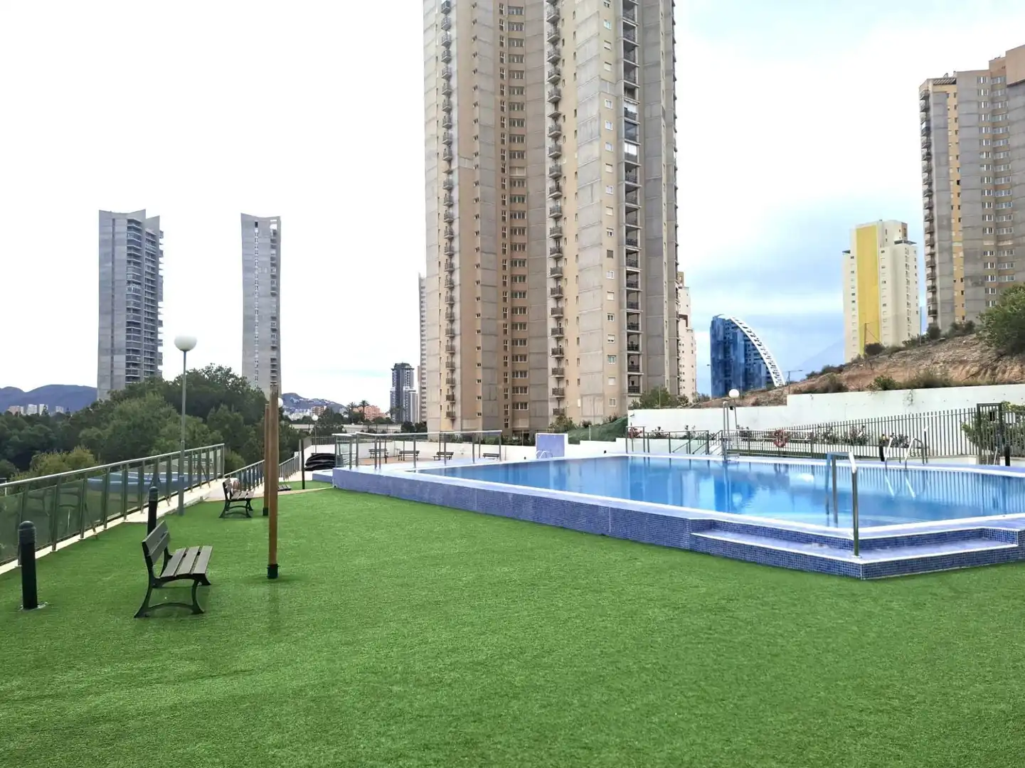 Piscina de Apartament de lloguer en Benidorm amb Aire condicionat, Calefacció i Terrassa