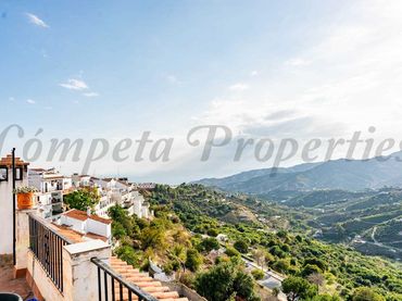 Casa amb balcó en venda a Frigiliana