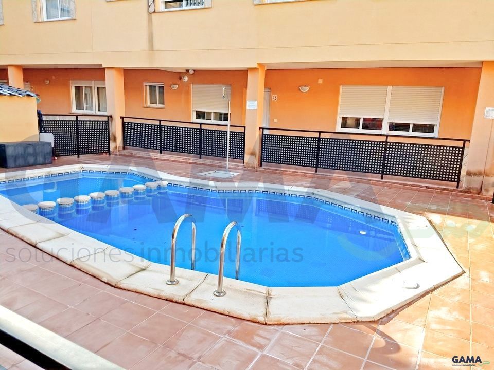 Piscina de Casa adosada en venda en Gilet amb Jardí privat, Traster i Piscina comunitària