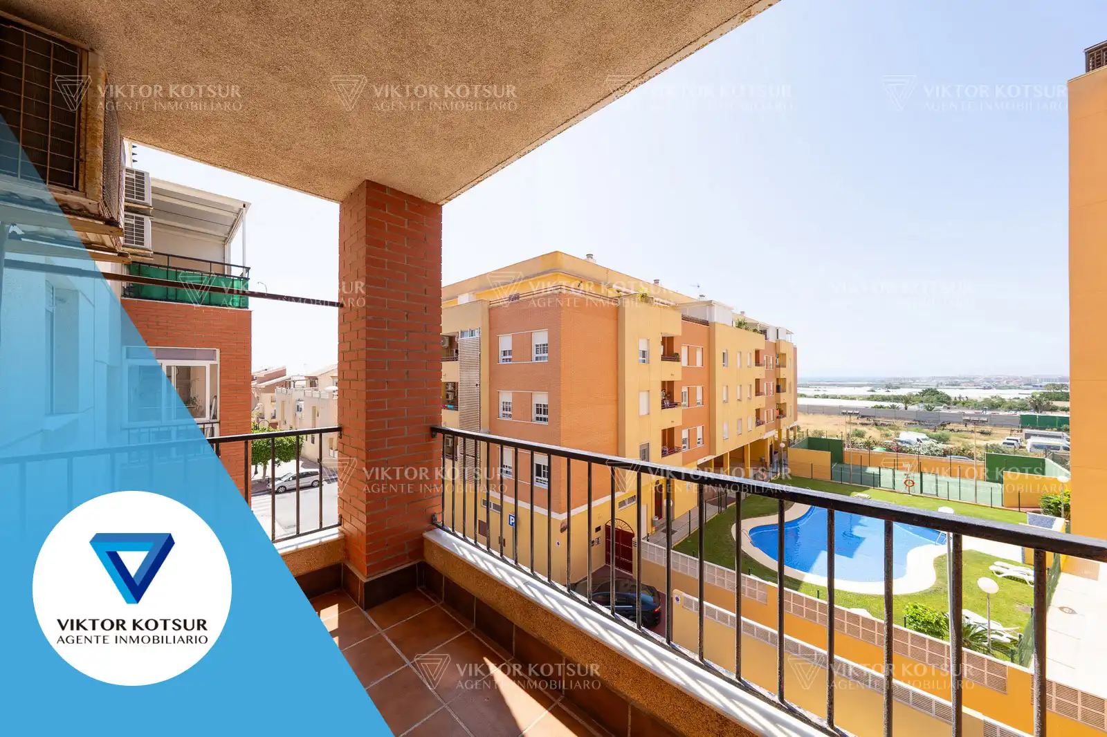 Vista exterior de Piso en venta en Roquetas de Mar con Aire acondicionado, Terraza y Amueblado