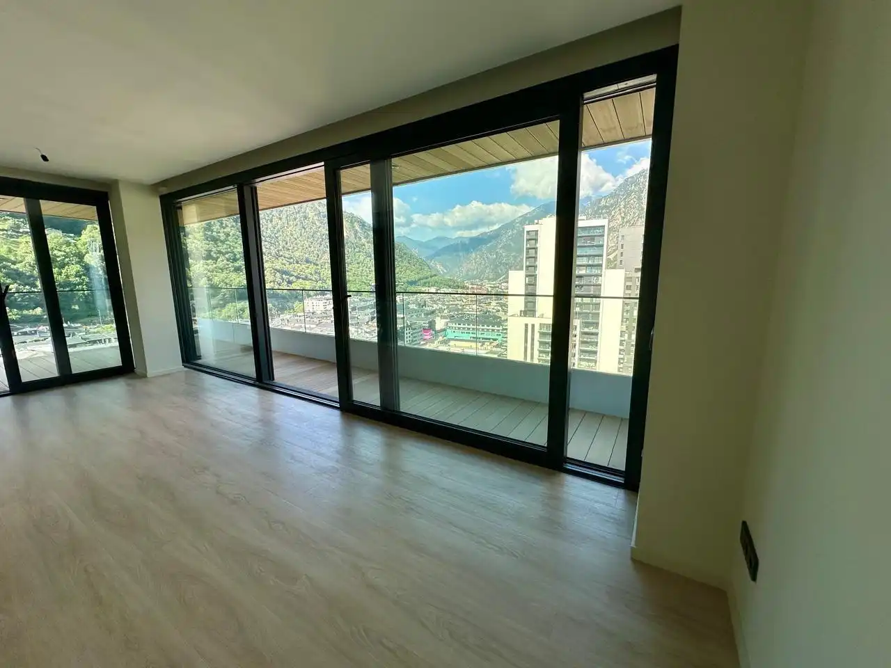 Terraza de Piso de alquiler en Escaldes – Engordany con Calefacción, Parquet y Terraza
