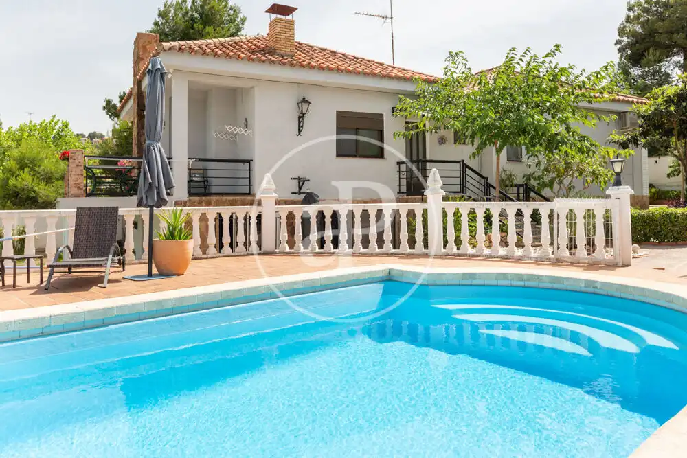 Vista exterior de Casa o chalet en venta en Chiva con Aire acondicionado, Calefacción y Jardín privado
