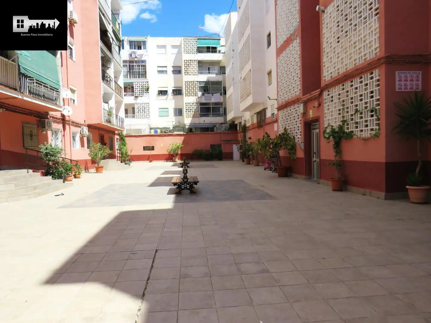 Vista exterior de Piso en venta en Alicante / Alacant con Aire acondicionado y Amueblado