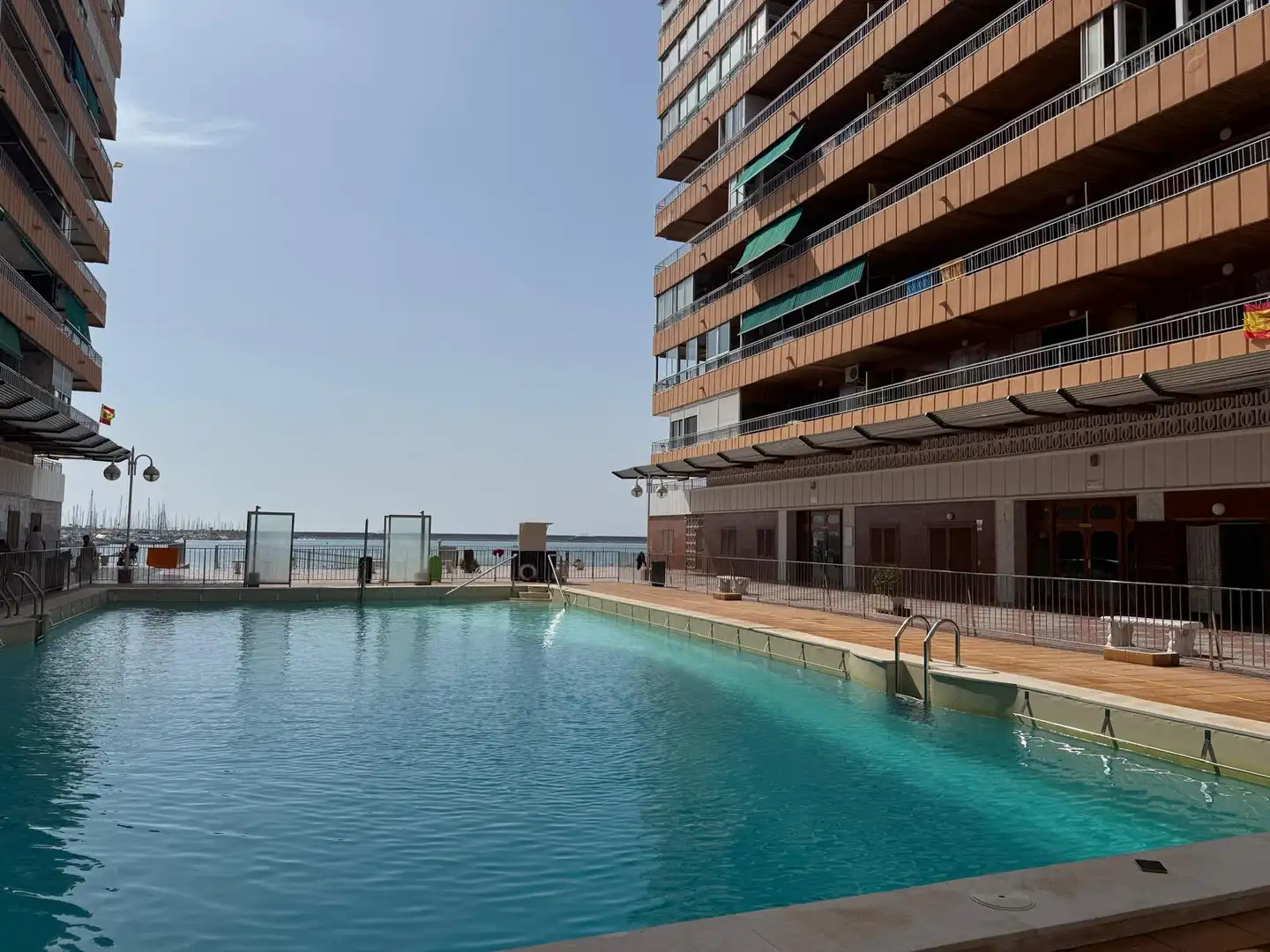 Piscina de Pis en venda en Torrevieja amb Aire condicionat, Jardí privat i Piscina