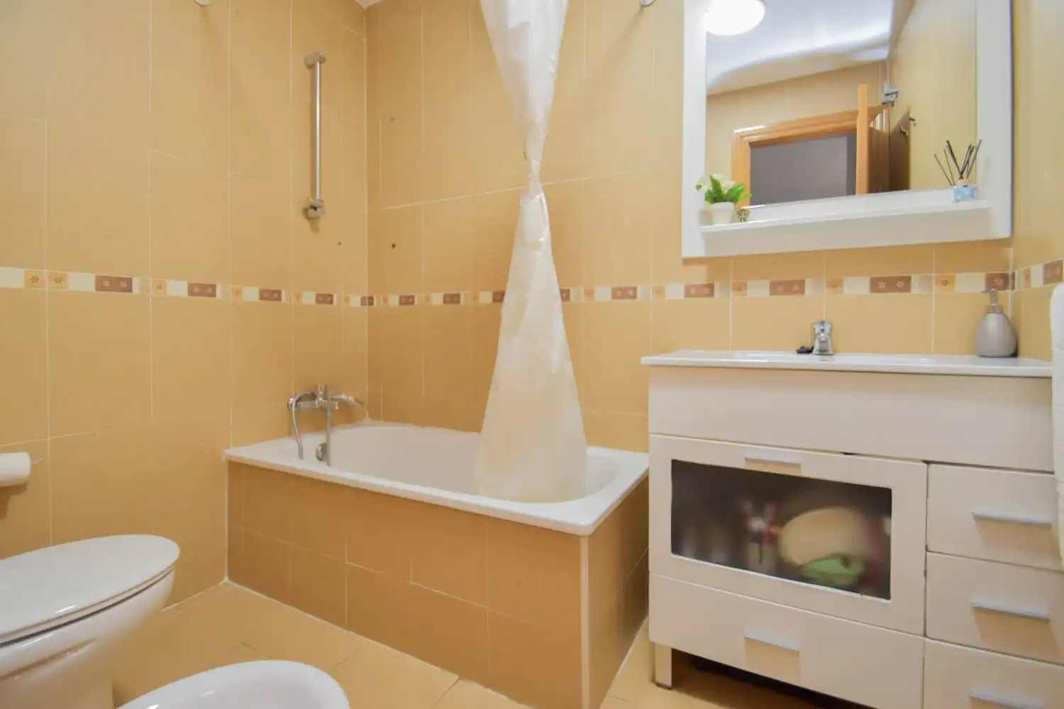 Baño de Piso en venta en Las Gabias con Terraza