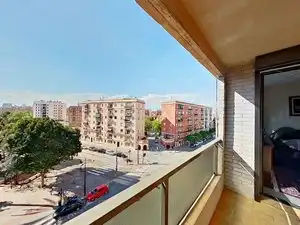 Vista exterior de Pis en venda en Valencia amb Balcó