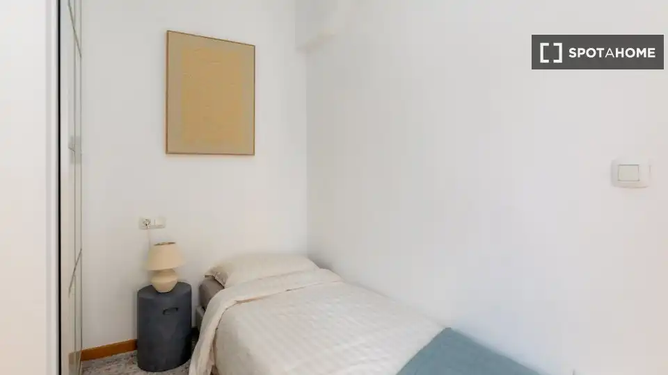 Habitación de Piso de alquiler en Valencia con Aire acondicionado, Calefacción y Amueblado