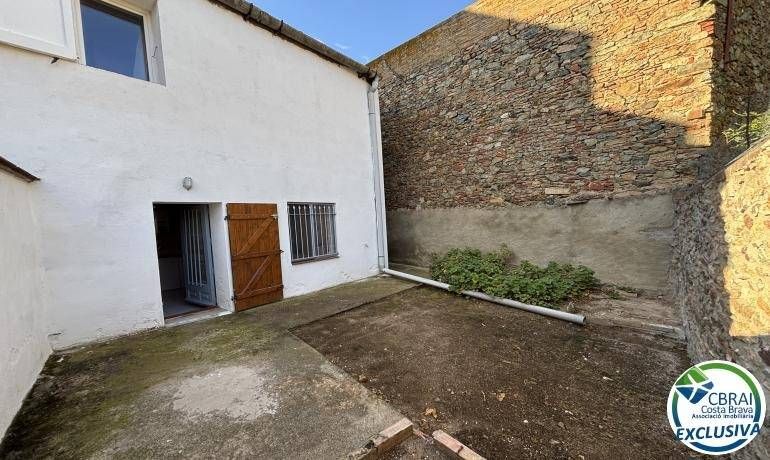Vista exterior de Casa o xalet en venda en Vilajuïga amb Traster
