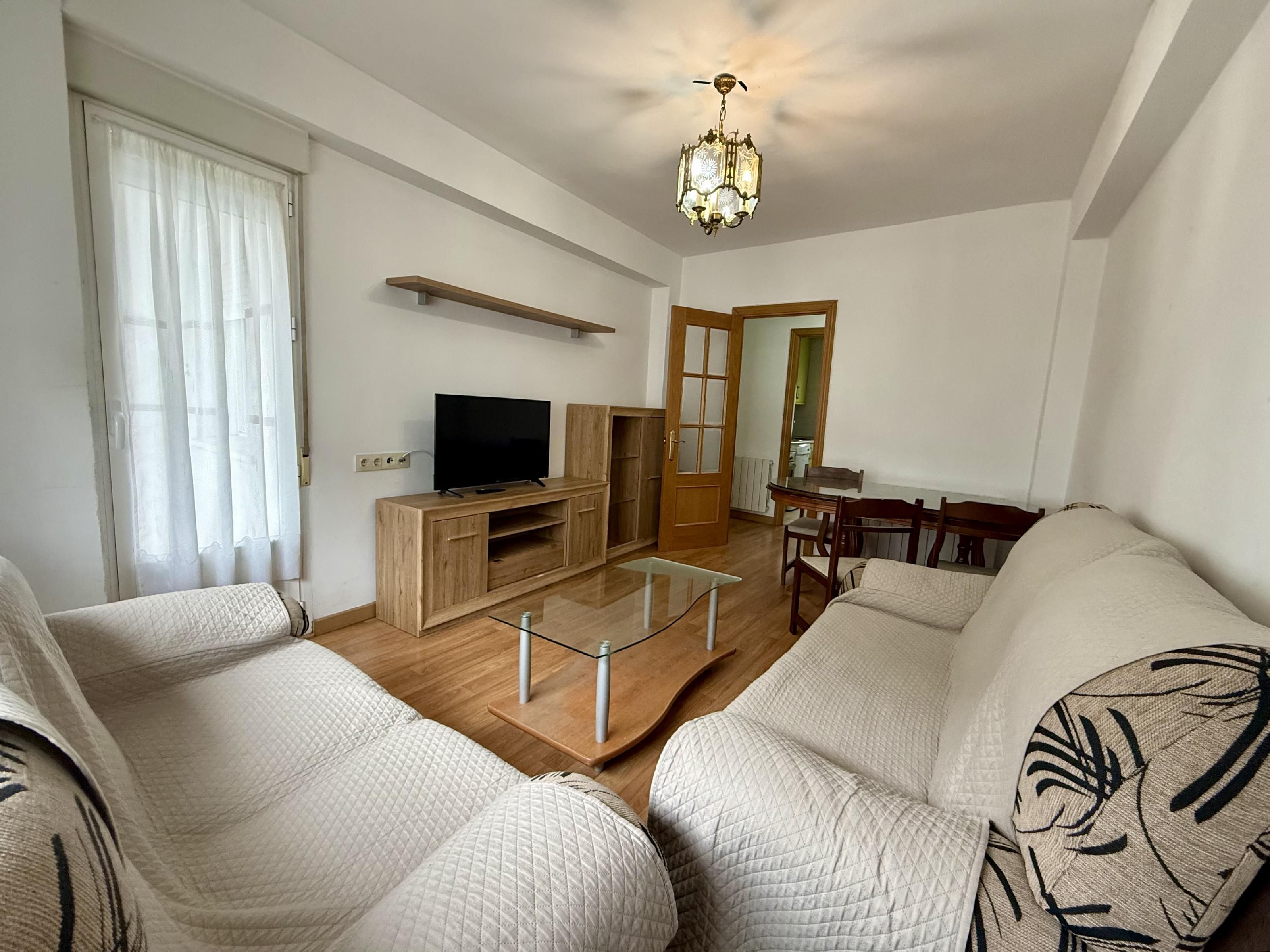 Wohnzimmer von Wohnung zum Verkauf in Plasencia mit Klimaanlage, Heizung und Parkett