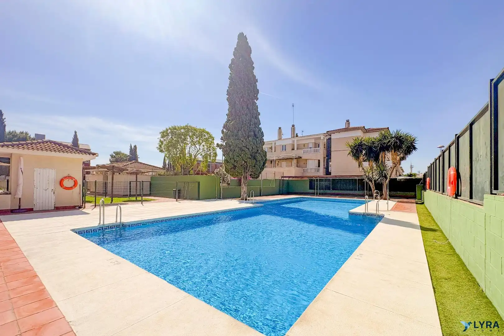 Schwimmbecken von Wohnung zur Miete in Tomares mit Balkon und Gemeinschaftspool