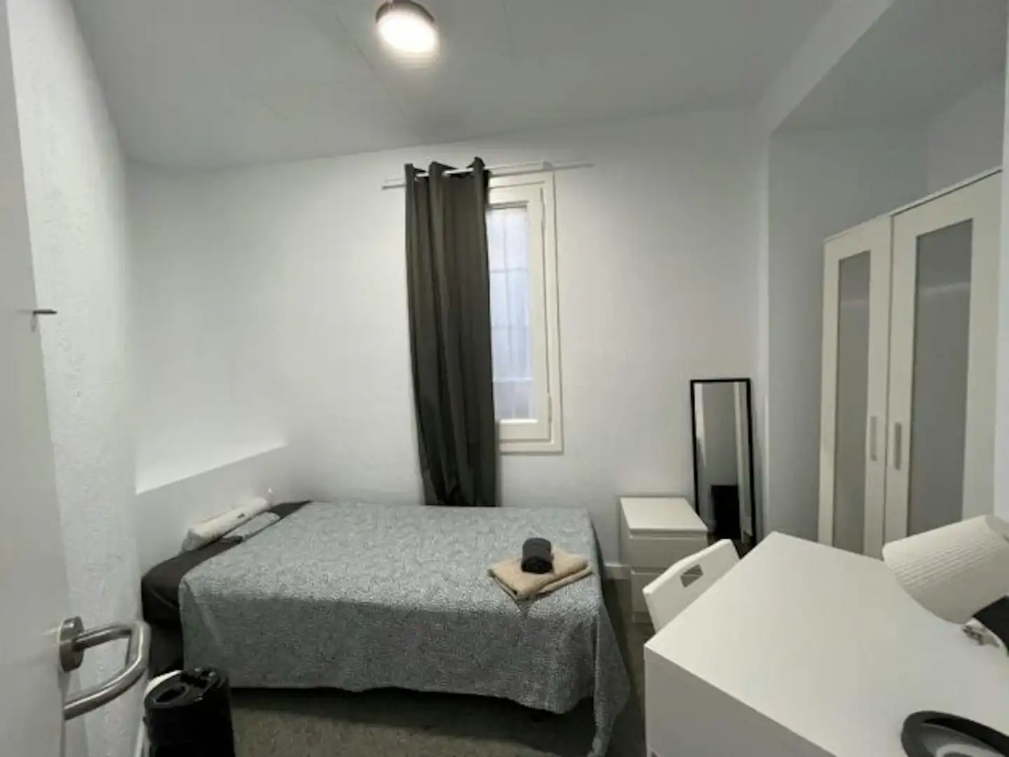 Schlafzimmer von Wohnung zur untervermieten in Barcelona mit Heizung und Waschmaschine