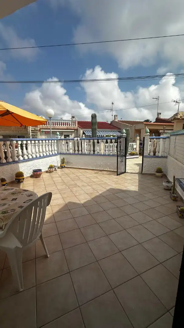 Terrassa de Casa adosada en venda en Torrevieja amb Moblat, Rentadora i Microones