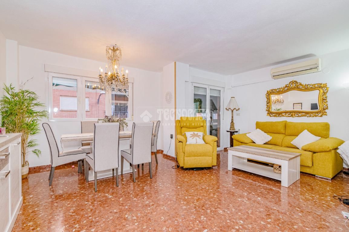 Living room of Flat for sale in  Granada Capital  with Air Conditioner, Heating and Balcony