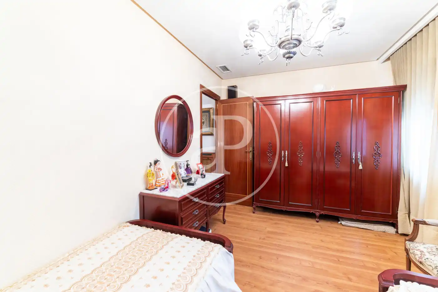 Dormitori de Casa adosada en venda en Madrid amb Aire condicionat, Calefacció i Jardí privat