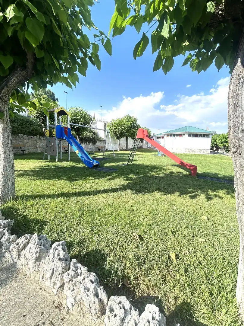 Parking de Casa o chalet de alquiler en Tudela de Duero con Calefacción, Jardín privado y Amueblado