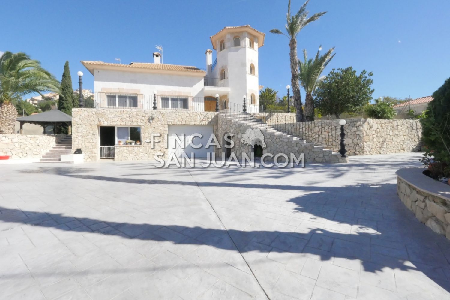 Vista exterior de Casa o xalet en venda en Alicante / Alacant amb Traster, Piscina i Balcó