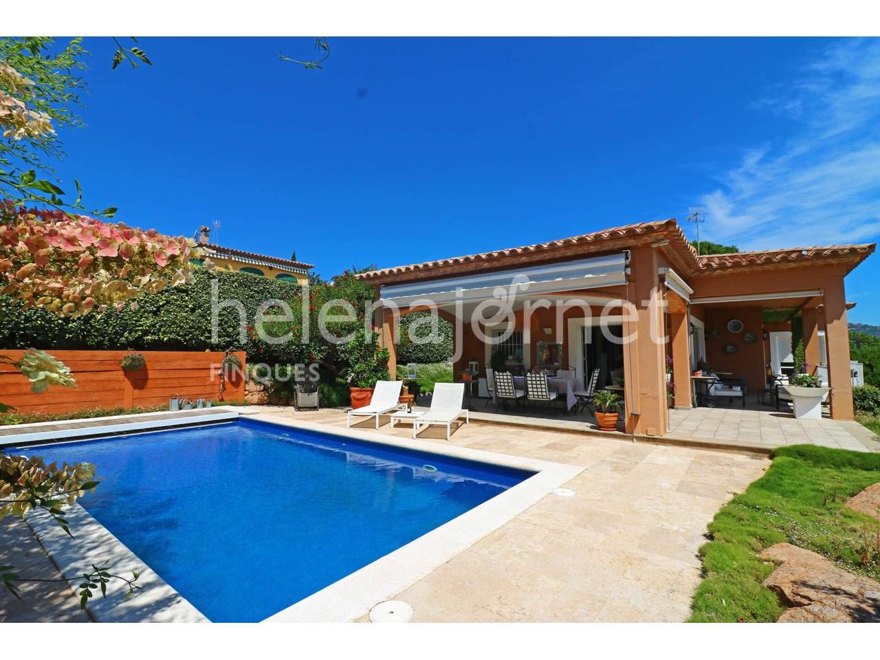 Vista exterior de Casa o xalet en venda en Sant Feliu de Guíxols amb Aire condicionat, Calefacció i Jardí privat