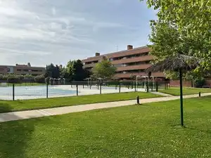 Piscina de Pis en venda en Pozuelo de Alarcón amb Traster, Alarma i Piscina comunitària