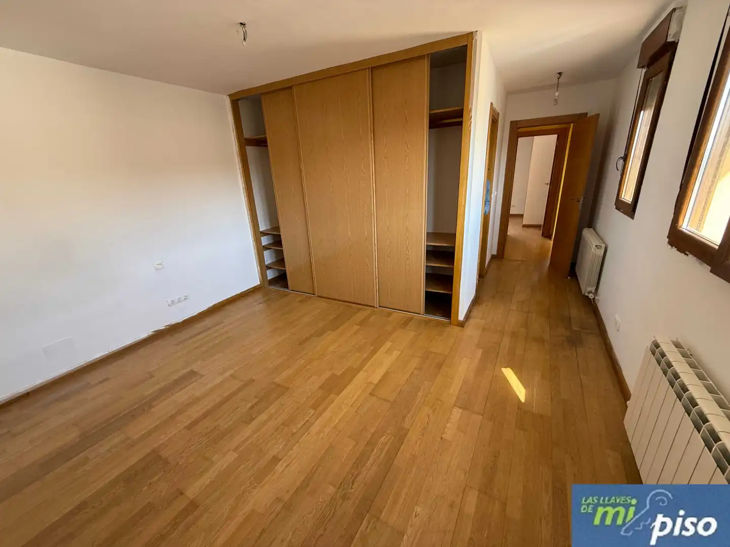 Dormitori de Casa adosada en venda en Corcos amb Calefacció, Jardí privat i Parquet