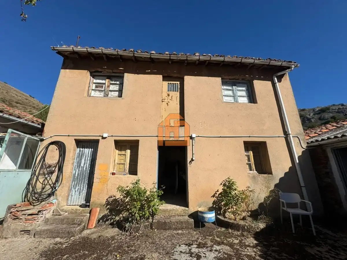 Vista exterior de Casa o chalet en venta en La Pola de Gordón , León