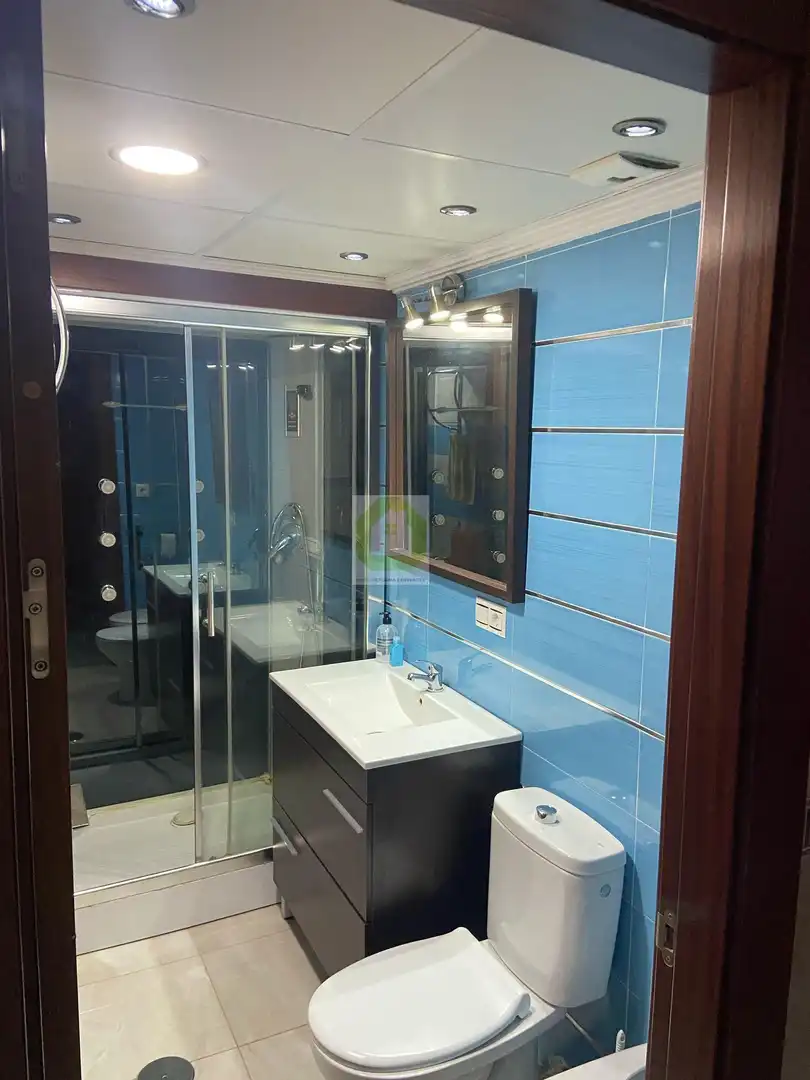 Bathroom of Flat for share in Granada  with Furnished and Balcony