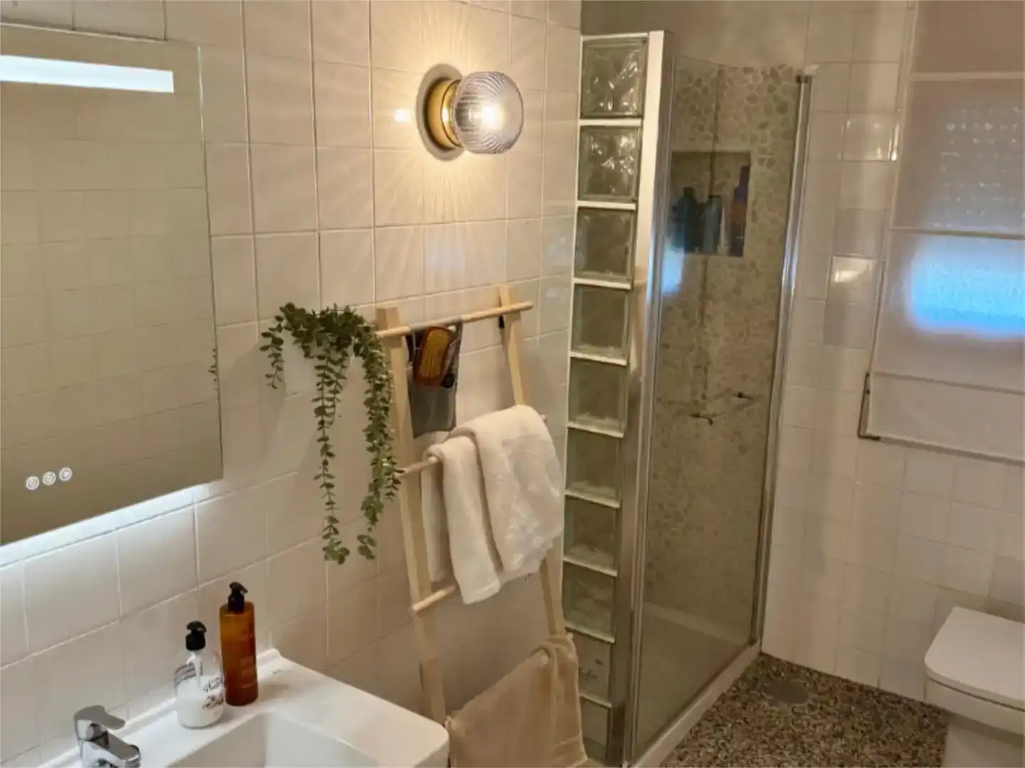 Baño de Piso para compartir en Montornés - Las Palmas - El Refugio