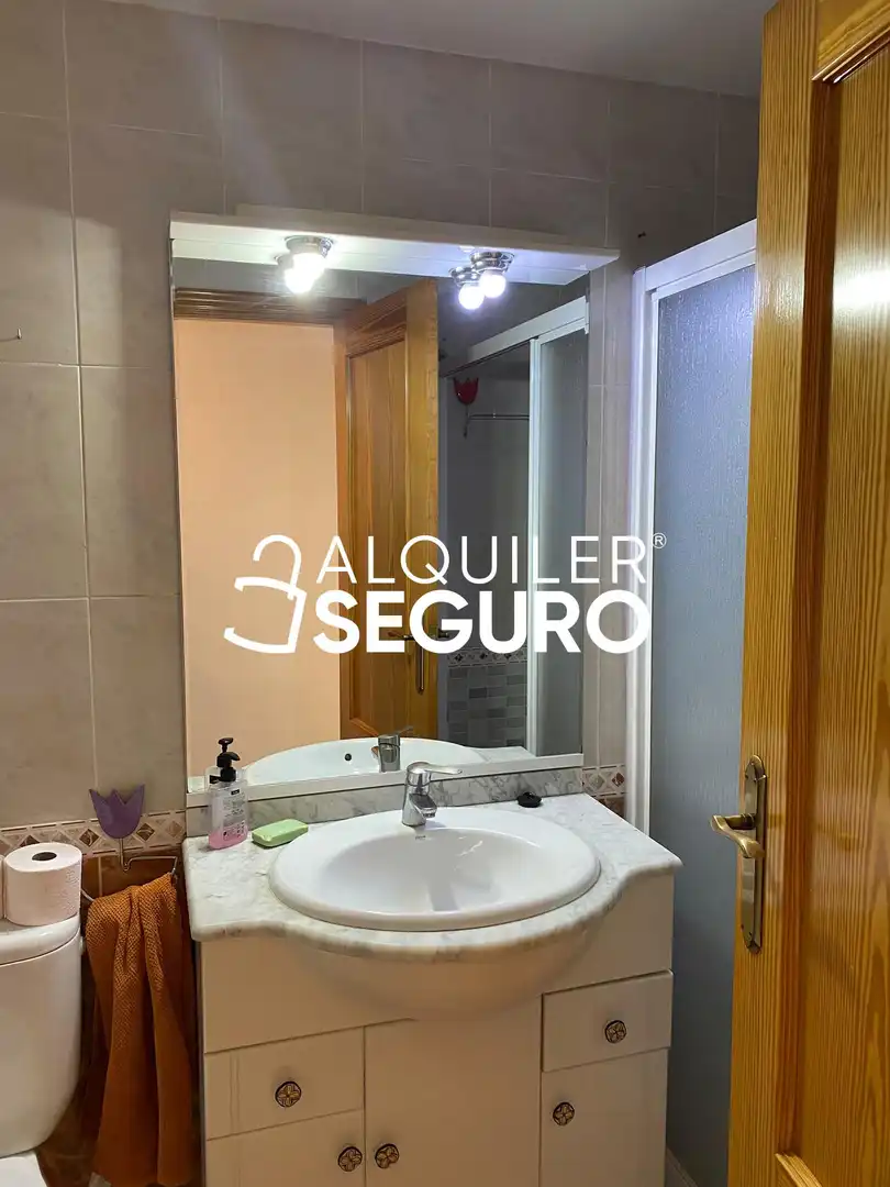 Baño de Piso de alquiler en Murcia con Aire acondicionado, Calefacción y Amueblado