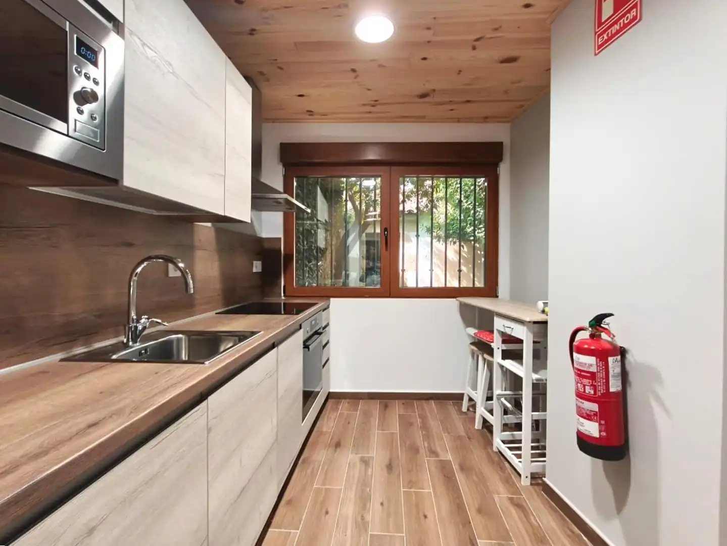 Cuina de Apartament en venda en Hervás amb Aire condicionat i Moblat