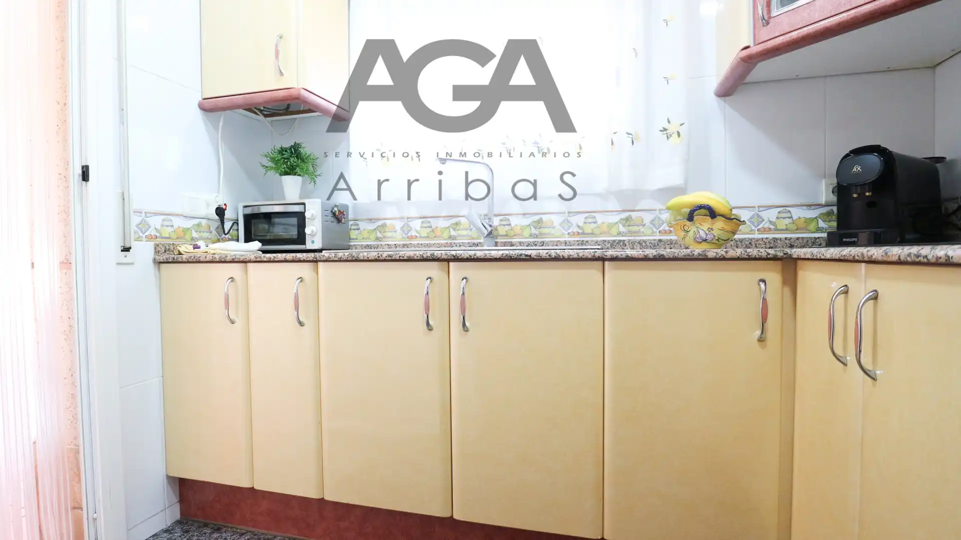 Cuina de Casa o xalet en venda en Sant Cebrià de Vallalta amb Aire condicionat, Jardí privat i Terrassa