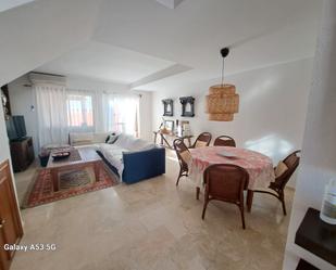 Sala d'estar de Casa adosada de lloguer en Marbella amb Aire condicionat i Terrassa