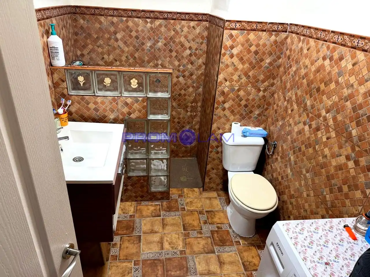 Baño de Piso en venta en San Juan de Aznalfarache con Aire acondicionado y Terraza