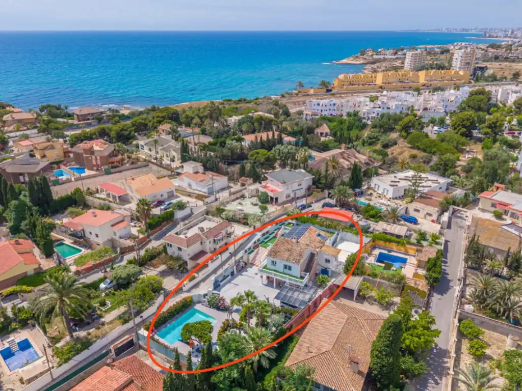 Exterior view of Houses for sale in El Campello  with Air Conditioner, Private garden and Terrace