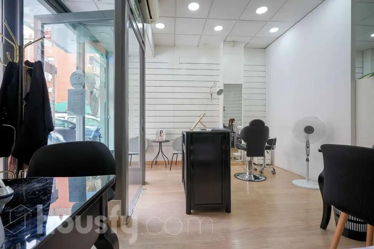 Local comercial en venda a Calle Lola membrives ., imagen 5