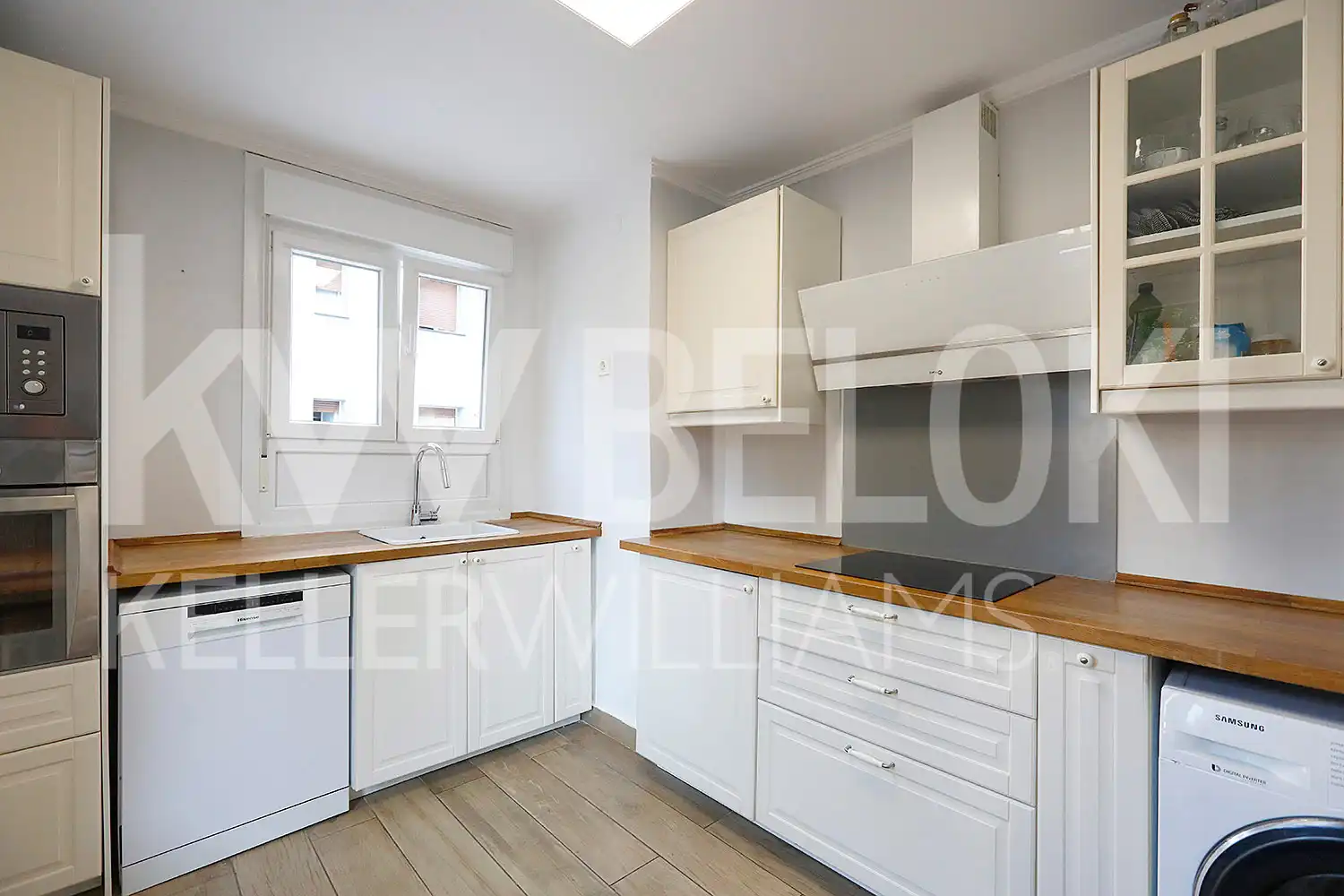 Cocina de Piso en venta en Irun  con Calefacción, Trastero y Balcón