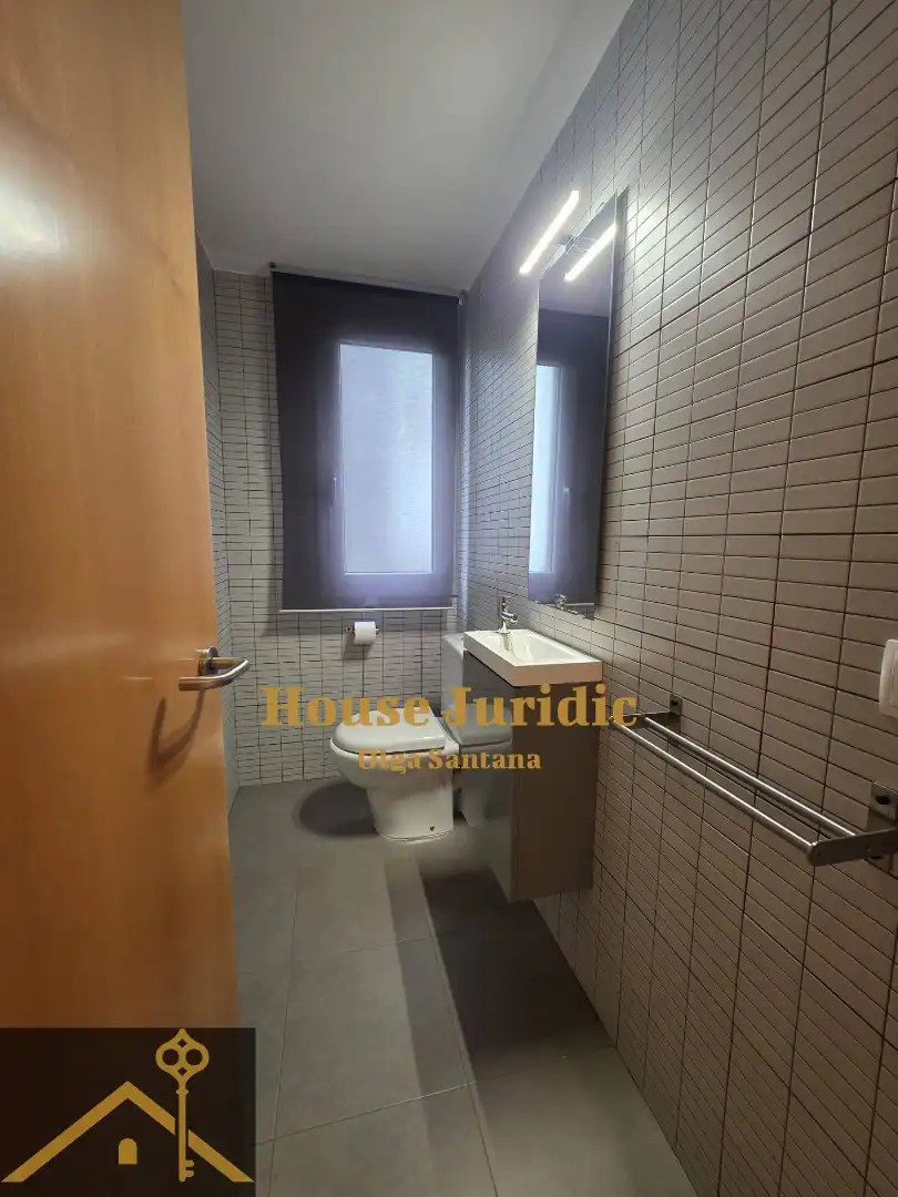 Baño de Piso en venta en Mataró con Aire acondicionado, Calefacción y Horno