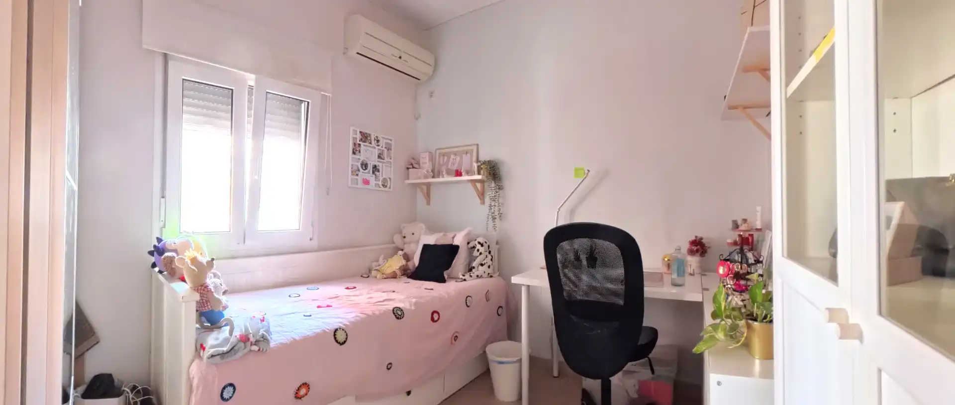 Bedroom of Flat for sale in Sevilla  with Air Conditioner, Heating and Oven