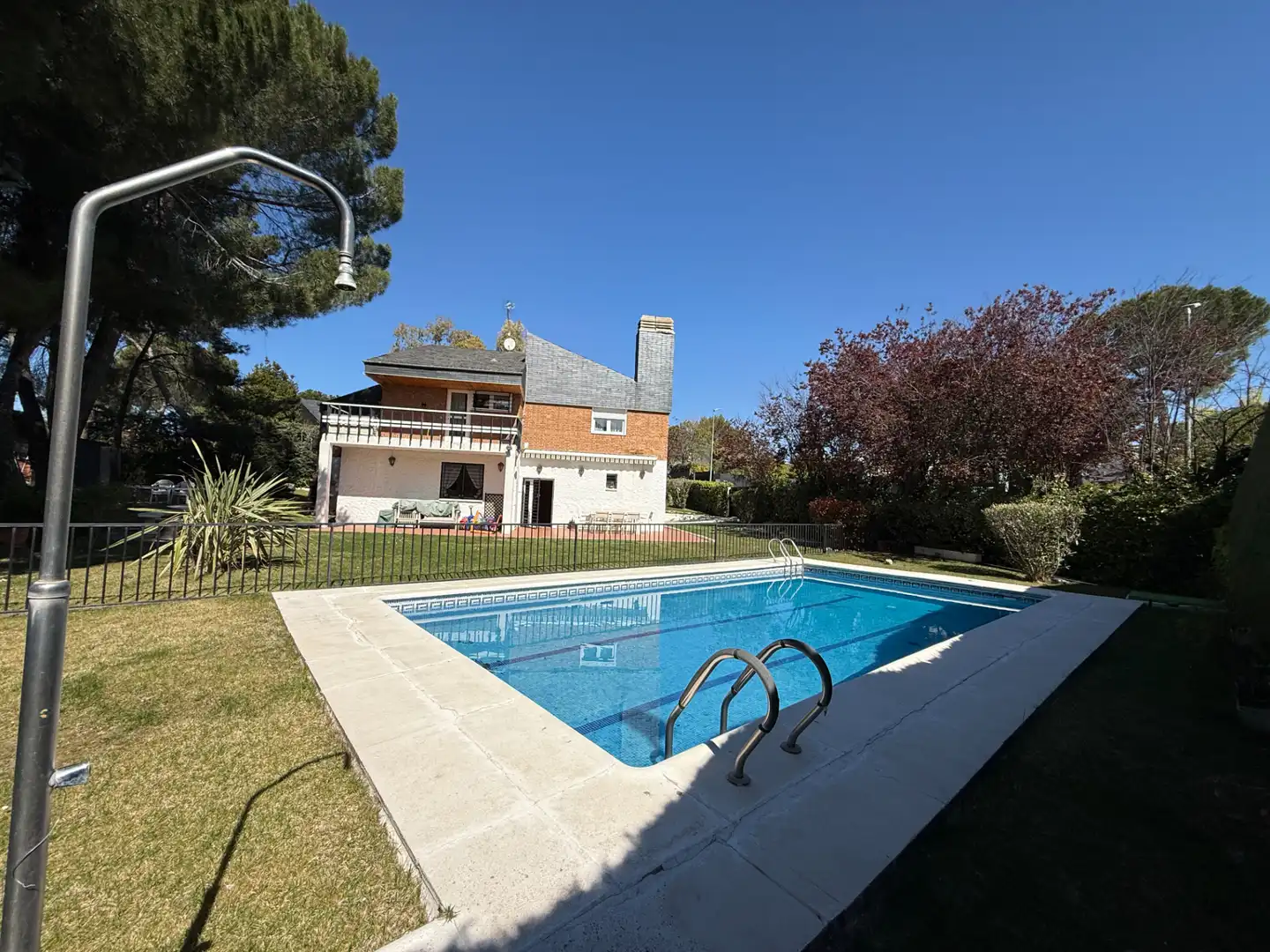 Jardí de Casa o xalet en venda en Las Rozas de Madrid amb Aire condicionat, Calefacció i Jardí privat