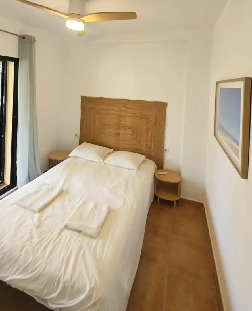 Schlafzimmer von Dachboden zur Miete in Zahara de los Atunes mit Klimaanlage, Terrasse und Möbliert