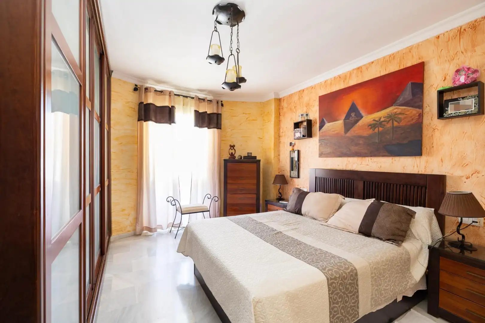 Habitación de Casa o chalet en venta en Cúllar Vega con Aire acondicionado, Calefacción y Jardín privado