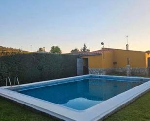 Piscina de Finca rústica en venda en Fuente del Maestre amb Piscina