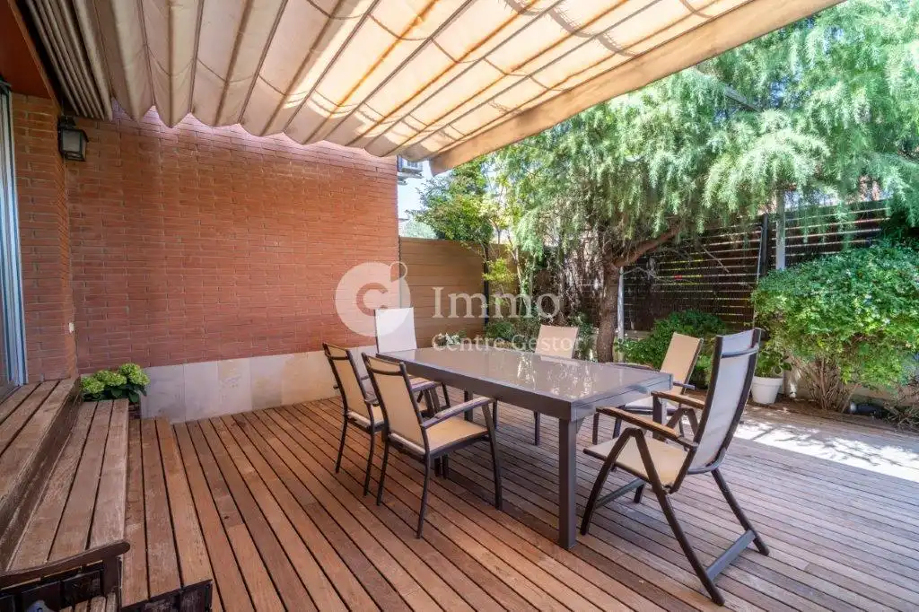 Terrasse von Einfamilien-Reihenhaus zum Verkauf in Lleida mit Klimaanlage, Heizung und Privatgarten