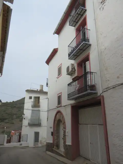 Casa adosada en venta en Calle Larga, Chóvar