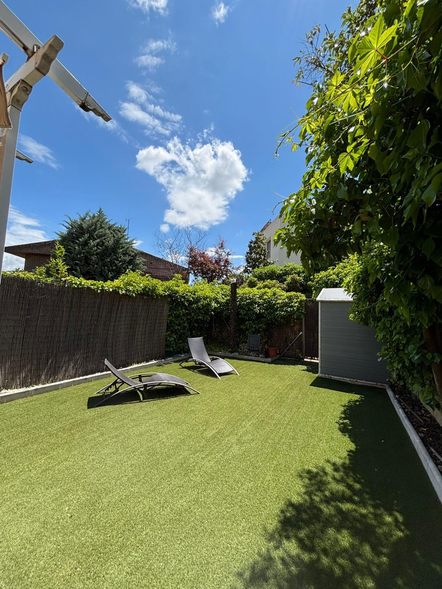 Jardí de Casa adosada en venda en Pozuelo de Alarcón amb Aire condicionat, Jardí privat i Terrassa